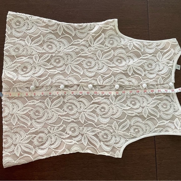 Elegant Sleeveless Top by Banana Republic - Picture 7 of 9